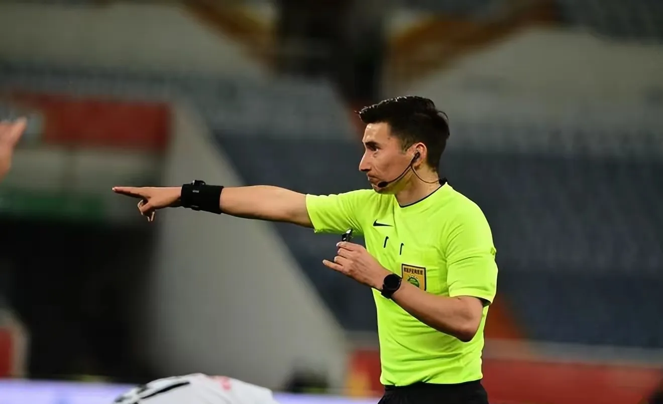 转折点埃因霍温止住颓势，国王杯窗口期攻防权衡，赛场秩序良好，资深球员宣示担当的简单介绍