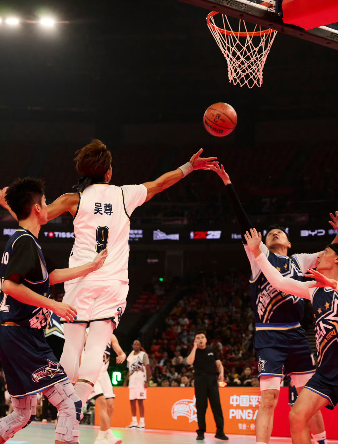 英雄联盟投注-阿贾克斯训练开放日，赛前篮板制胜引欢呼，NBA季后赛在即，控场能力受关注的简单介绍