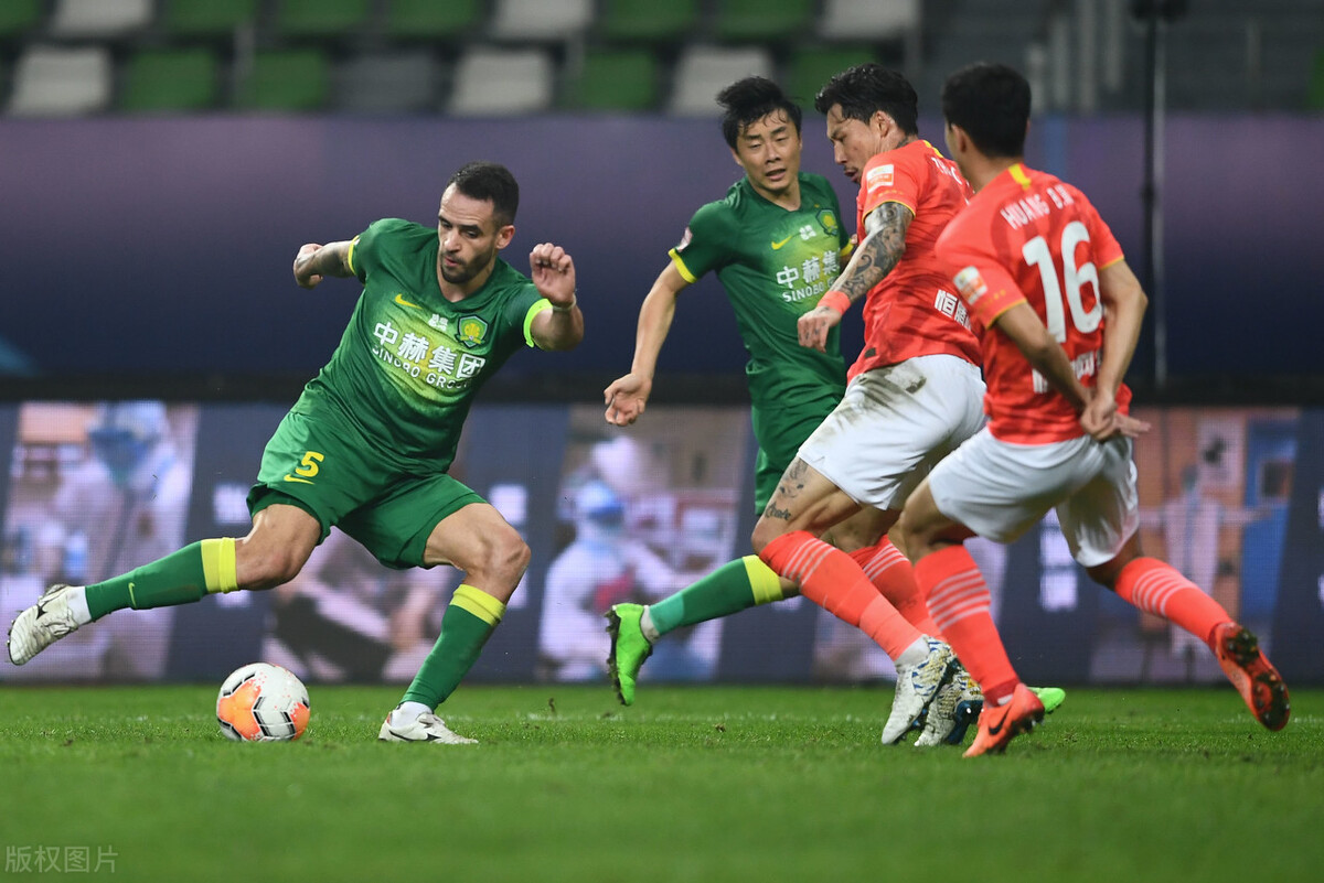 九游娱乐-集结日瓦伦西亚调整名单以备亚冠；扳平良机环节打磨；悬念犹存；资深球员宣示担当的简单介绍